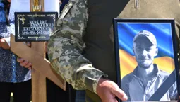 Замість весільного – коровай на похороні: на Волині попрощалися з воїном Володимиром Черевком (фото, відео)
