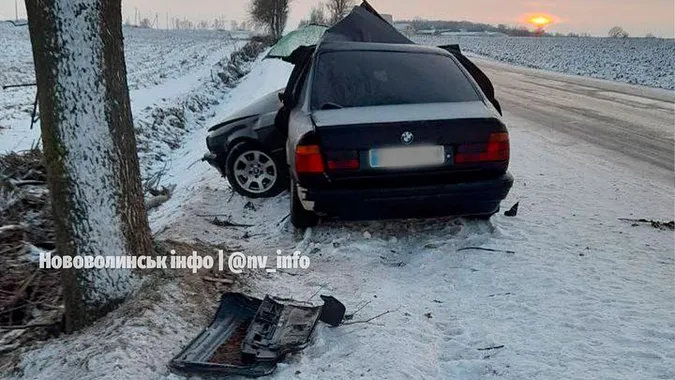 Автомобіль «переламало» навпіл: на Волині сталася смертельна автотроща (фото, відео, оновлено)