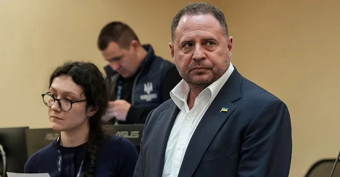 Залишиться в Україні та допомагатиме військовим: запобіжний захід Єрмаку залишено без змін