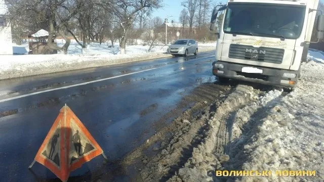 На дорозі Луцьк-Львів перевернулася вантажівка