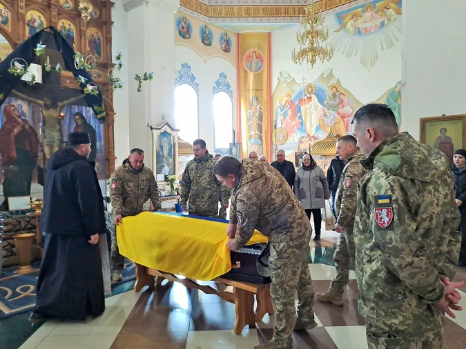 Назавжди 47: на Волині провели в останню земну дорогу Героя Сергія Сидорука (фото)
