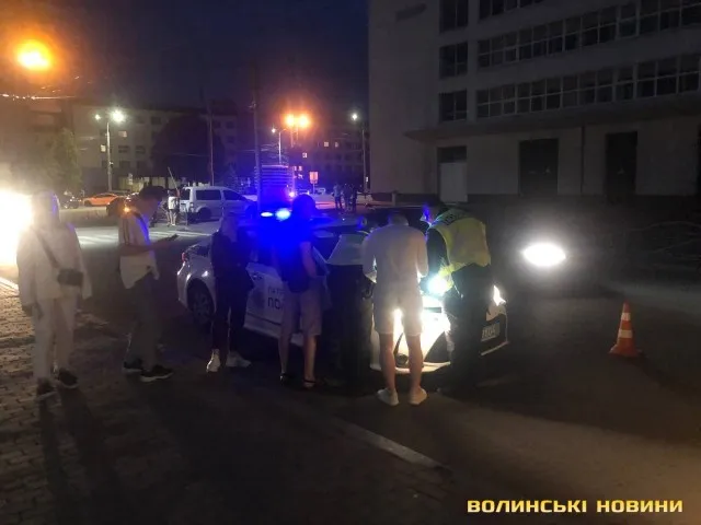 У центрі Луцька – аварія: стукнулись легковик та маршрутка, водій якої був п'яним (фото)