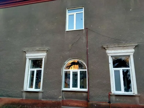 У Донецькій ОВА показали наслідки обстрілу лікарні та пологового будинку в Торецьку
