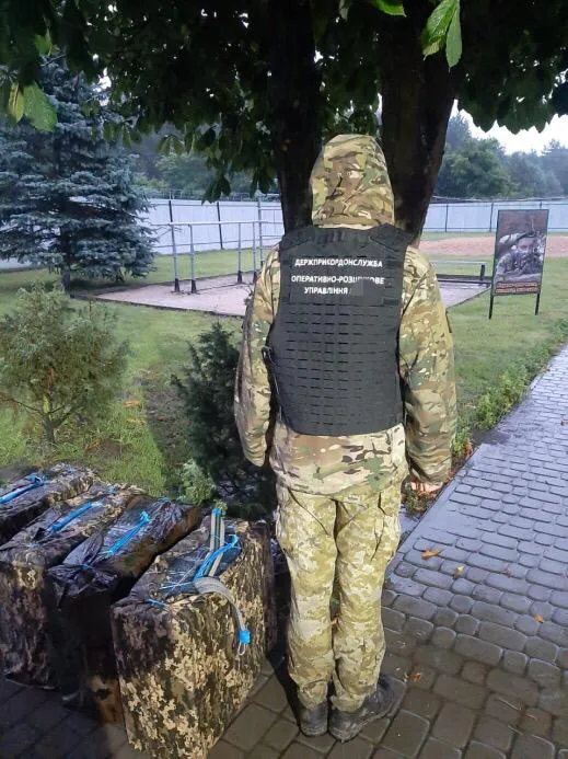 Луцькі прикордонники запобігли контрабанді 4 тисяч пачок сигарет (фото)