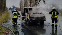 У Ковелі посеред дороги загорівся бус (фото)