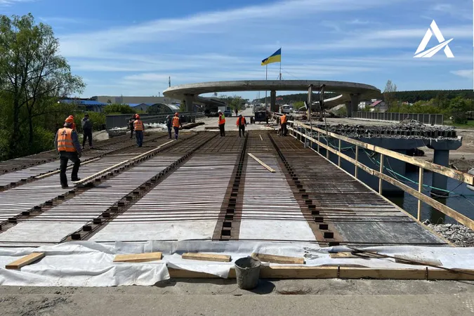 Рух Житомирською трасою для вантажівок відновлять наприкінці травня