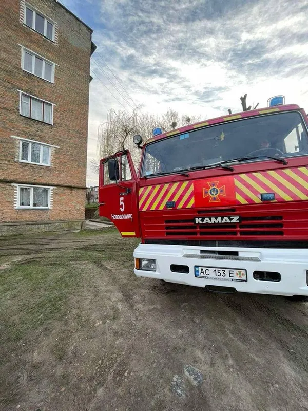 На Волині літня жінка впала у своїй квартирі і не могла підвестися – працювали рятувальники