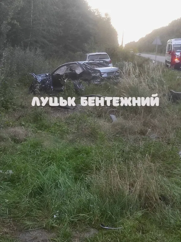 Під Луцьком – страшна аварія: «беха» влетіла в «шкоду» (фото)