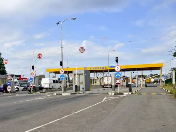 Волинський суд поновив інспекторку, яку звільнили за пропуск несканованого трактора