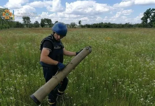 Волинські сапери продовжують розміновувати Чернігівщину (фото, відео)