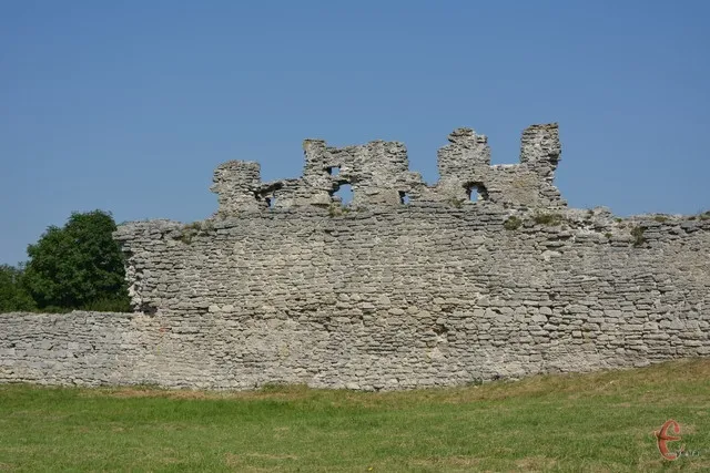 Королева-демониця купалась у крові немовлят: за 100 кілометрів від Луцька причаїлась аномальна місцина (фото)