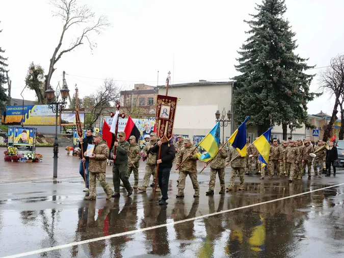Мав багато мрій та планів: у Луцькому районі попрощалися із бійцем Валентином Боском (фото)