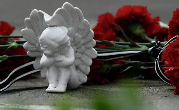 Три троянди на похорон: луцький священник розвінчує міфи про парну кількість квітів