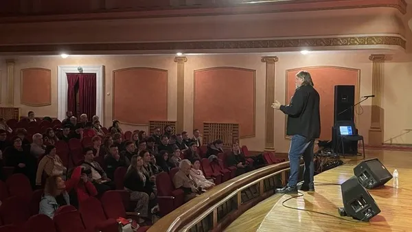 «Ніщо не замінить творчий задум»: Олесь Санін поділився досвідом із молодими кіномитцями у Луцьку (фото)