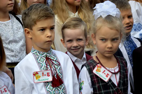 Як у луцькій школі № 1 зустріли першокласників (фото)