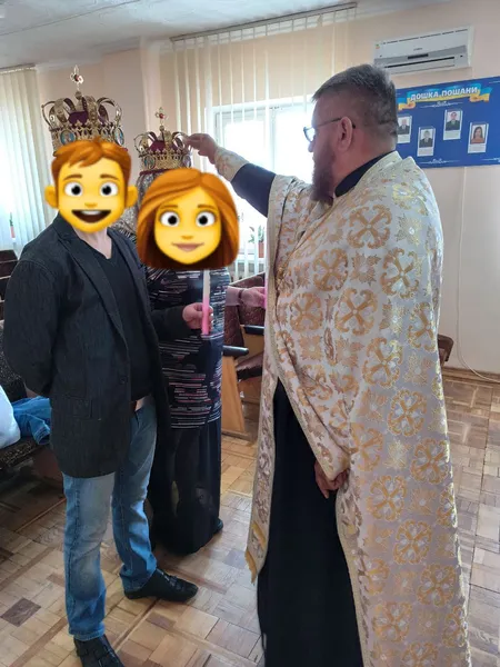 У Луцькому СІЗО повінчали молодят (фото)