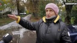 Не їдуть, а пливуть: у Луцьку двір багатоповерхівки запотоплює після кожного дощу (відео)