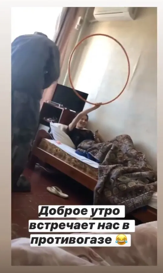 Піца, Мортал Комбат і хулахуп: модель показала карантинні будні у Нових Санжарах