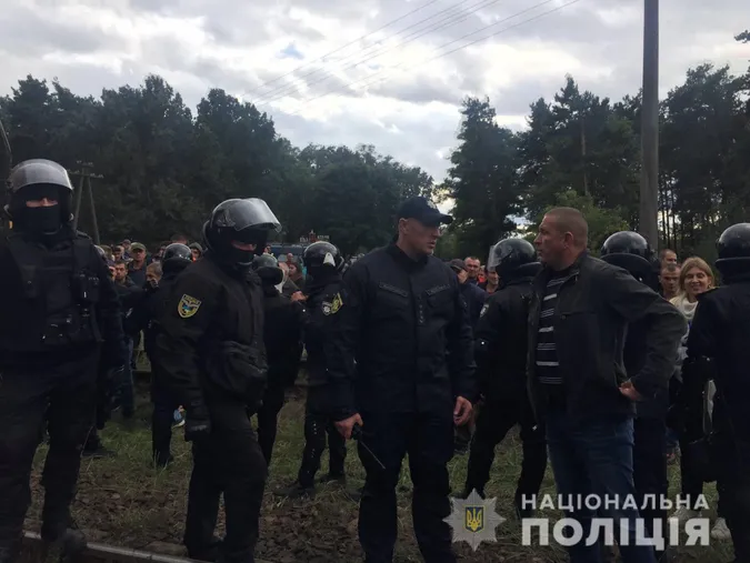 Блокада російського вугілля на Львівщині: 28 затриманих та 8 травмованих поліцейських (фото)
