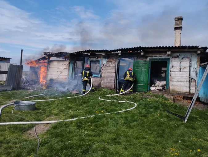 На Волині згоріла господарська будівля (фото)