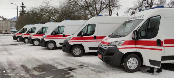 Волинська «швидка» отримала нові авто для порятунку хворих на COVID-19 (фото)