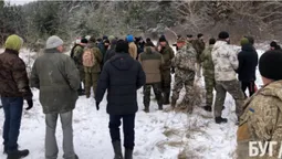 Волиняни масово вийшли на пошуки односельця, який зник ще 5 січня (відео)