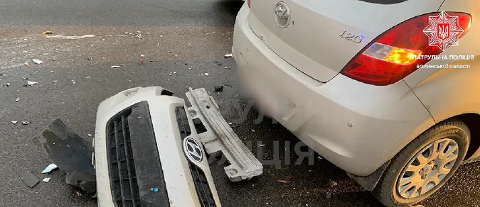 У Луцьку на перехресті побилися два Hyundai (фото, відео)