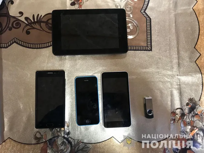 На Волині викрили кіберзлочинця, який «зливав» паспортні дані шахраям (фото, відео)