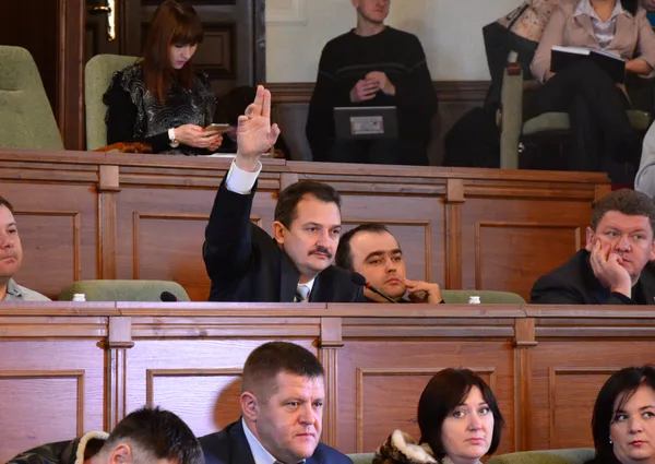 Чому хитаються стільці у Волиньраді? (репортаж)