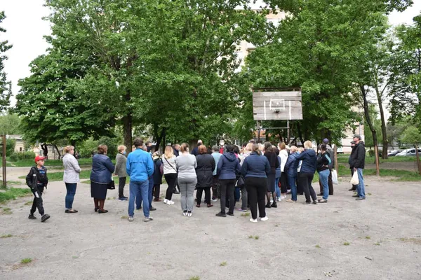 Розширені парковки та  LED-освітлення:  у Луцьку говорили про ремонт двору (фото)