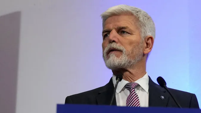 Обраний президент Чехії підтвердив, що збирається приїхати до України зі словацькою колегою