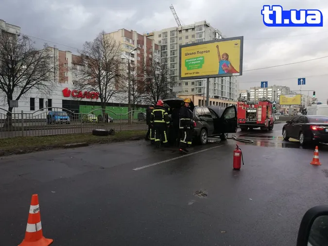 У Луцьку на ходу загорілося BMW x5 (фото)