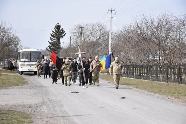 Загинув майже пів року тому: на Волині попрощалися з воїном Тарасом Шавлаєм (фото)