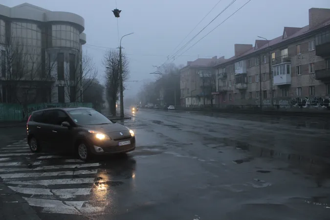 Напередодні Нового року Луцьк огорнув туман (фото)