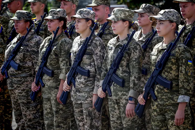 Пів сотні курсантів луцького вишу склали присягу на вірність Україні (фото)