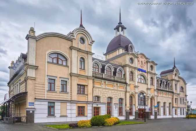 Фотограф показав травневий похмурий Луцьк