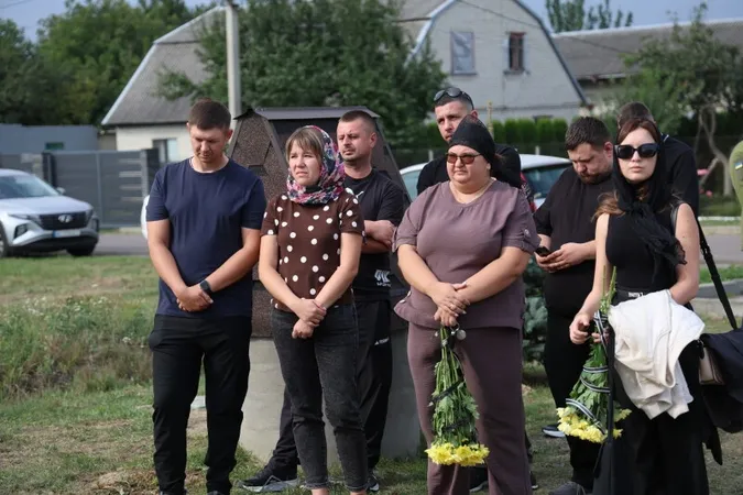 «Був найбільшою опорою і підтримкою»: на Волині попрощалися з загиблим воїном Ігорем Лавришиним