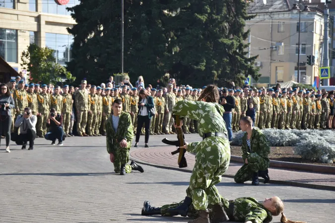 Зі зброєю і прийомами рукопашки: як приймали в Луцьку в ліцеїсти (ФОТО)