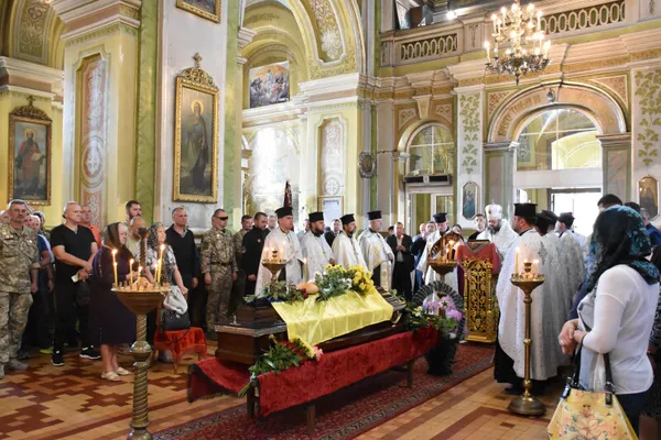 У Луцьку попрощалися з бійцем, який загинув на Сході п’ять років тому (фото)