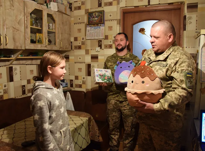 Волинські прикордонники привітали з Днем Миколая дітей загиблих побратимів (фото)
