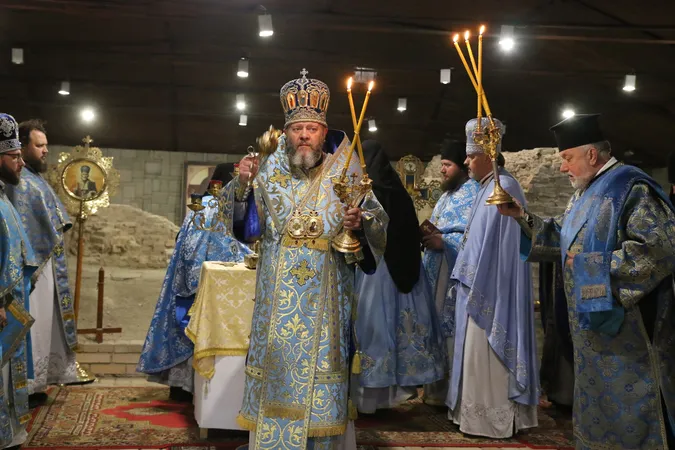 У першому храмі Луцька, якому майже тисяча років, помолилися перед стародавньою іконою (фото)