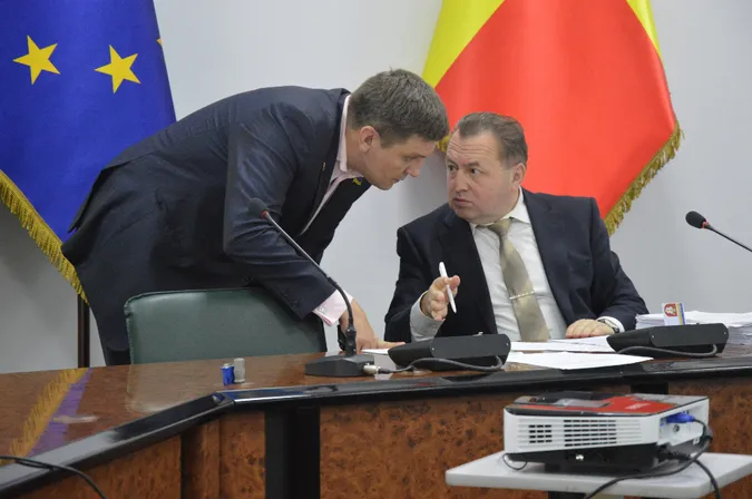 Диктатура та поезія: репортаж із сесійної зали Луцькради