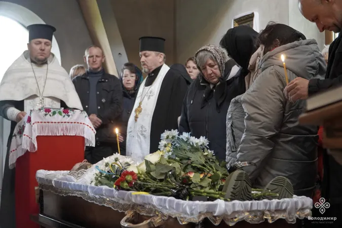 Скорботний день для міста на Волині: попрощалися з воїном Віталієм Кузмяком (фото)