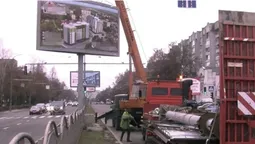 У Луцьку демонтують 25 старих білбордів (фото, відео)