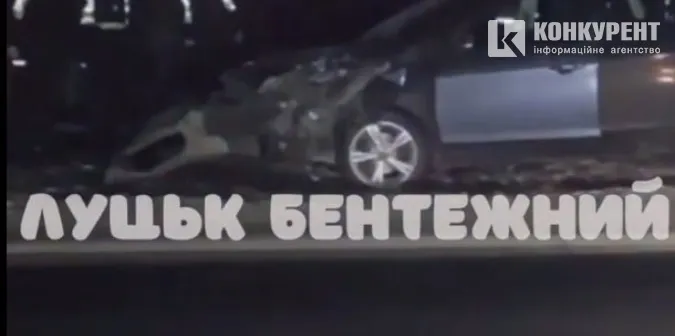 У Луцьку на Володимирській легковик врізався в дерево