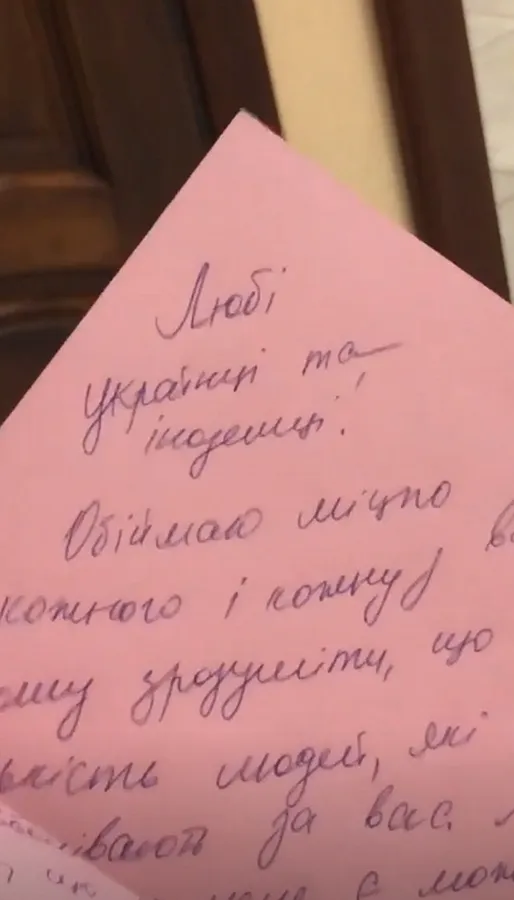 Піца, Мортал Комбат і хулахуп: модель показала карантинні будні у Нових Санжарах