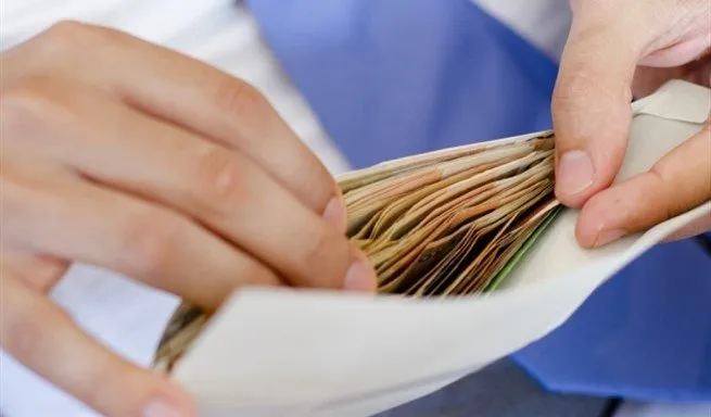 Посадовець райдержадміністрації на Волині заплатив підприємцю за невиконані роботи