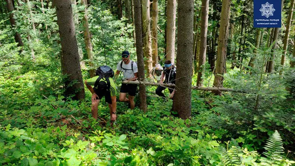 Волинські патрульні вибороли «срібло» у перегонах у Карпатах (фото)
