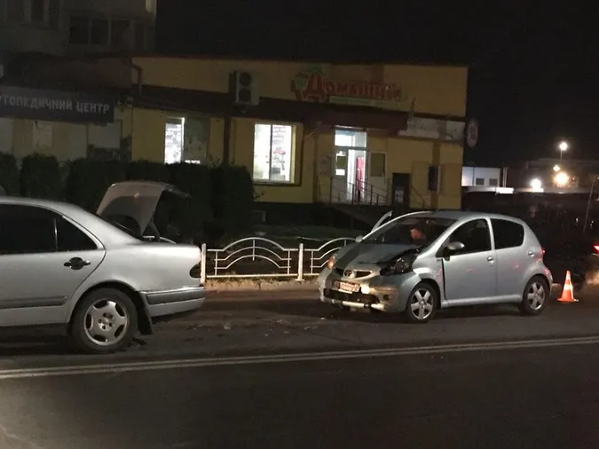 У Луцьку Toyota «поцілувала» задній бампер легковика  (фото)
