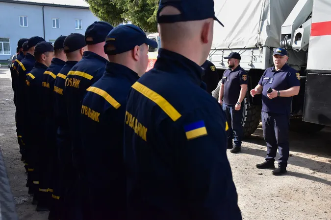 Волинські піротехніки поїхали розміновувати Донеччину (фото)